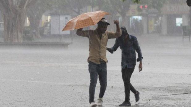 दिल्ली-NCR में  बदला मौसम, रोहतक में तेज बारिश, भिवानी में पड़े ओले