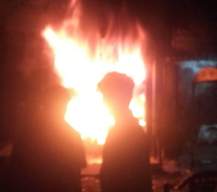 जाजमऊ में इलेक्ट्रिक मोटर वाइंडिंग की दुकान में शार्ट सर्किट के चलते लगी भीषण आग