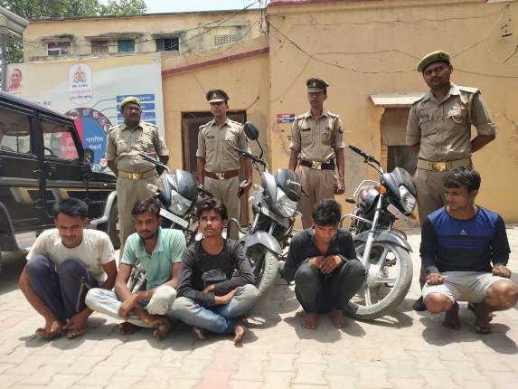 घाटमपुर पुलिस ने पकड़े 5 शातिर वाहन चोर