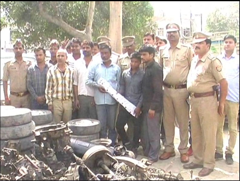 कानपुर बर्रा पुलिस के हत्थे चढ़ा वाहन चोर गिरोह, चोरी के वाहन के साथ पांच लोग गिरफ्तार