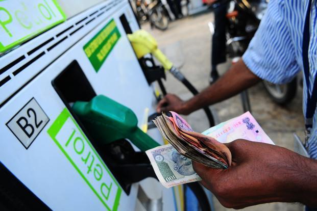 भारत के पड़ोसी देशों में पेट्रोल-डीजल की कीमत 50 रुपये से भी नीचे