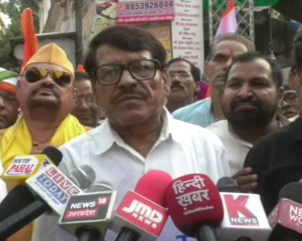 मेस्टन रोड पर कांग्रेसियों ने कर्नाटक में बनी भाजपा सरकार का विरोध किया