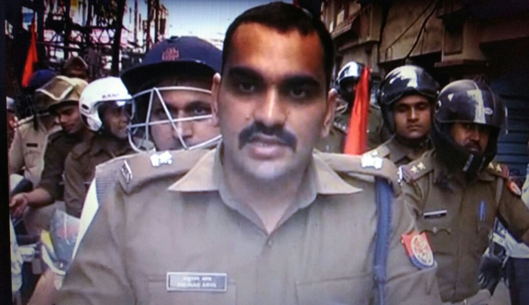 कानपुर पुलिस ने मोटर साइकिल से रुट मार्च निकाला