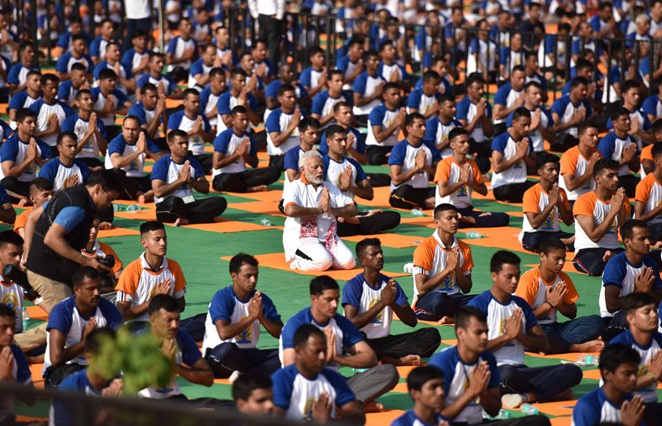 देहरादून में पीएम ने 55 हजार लोगों के साथ किया योगासन