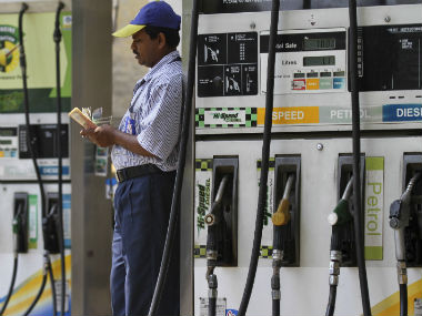 2.24 रुपये महंगा हुआ पेट्रोल: घाटे की आड़ में फिर बढ़ाईं दरें