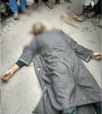 शोपियां में आतंकवादियों ने एक पुलिसवाले का अपहऱण कर हत्या की