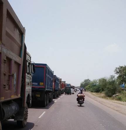 रमईपुर चौराहा में भीषण जाम से यातायात बाधित,  बिधनू पुलिस मस्त जनता त्रप्त