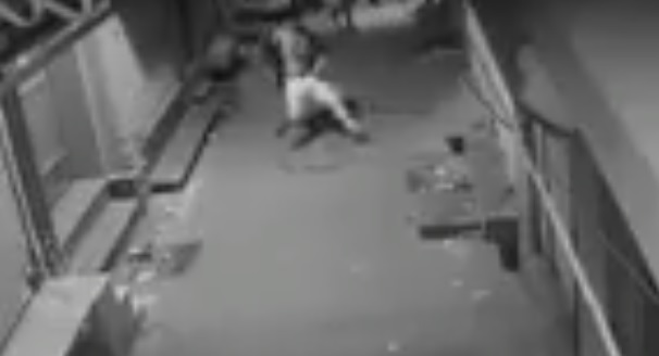 चोरी से पहले चोर का डांस, CCTV में क़ैद हुई घटना