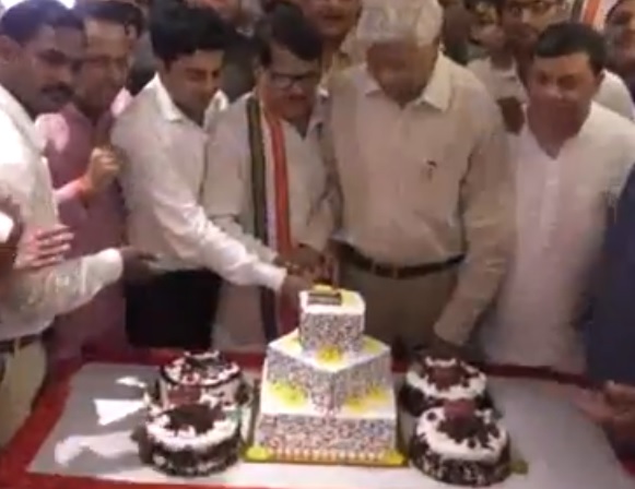 कांग्रेस पार्टी ने किया पोल खोल कार्यक्रम और मनाया प्रदेश अध्यक्ष राजबब्बर का जन्मदिन