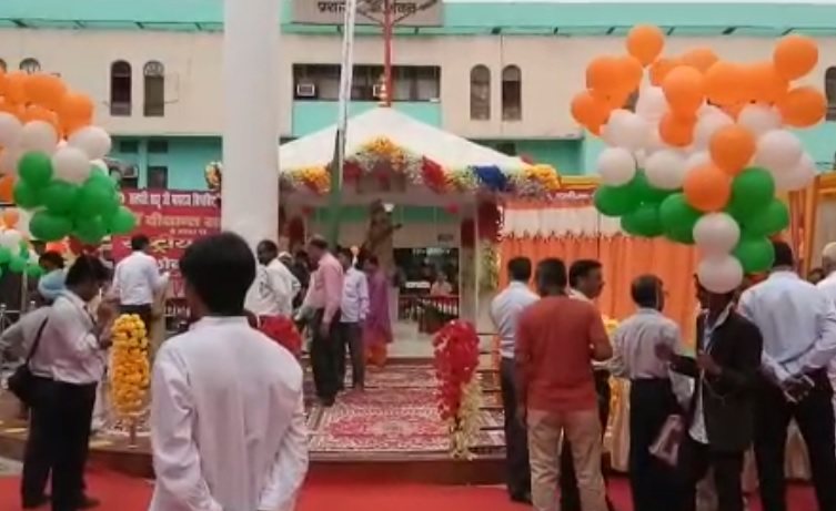कानपुर में गृहमंत्री राजनाथ सिंह ने किया 166 फुट ऊंचे राष्ट्रीय ध्वज का लोकार्पण