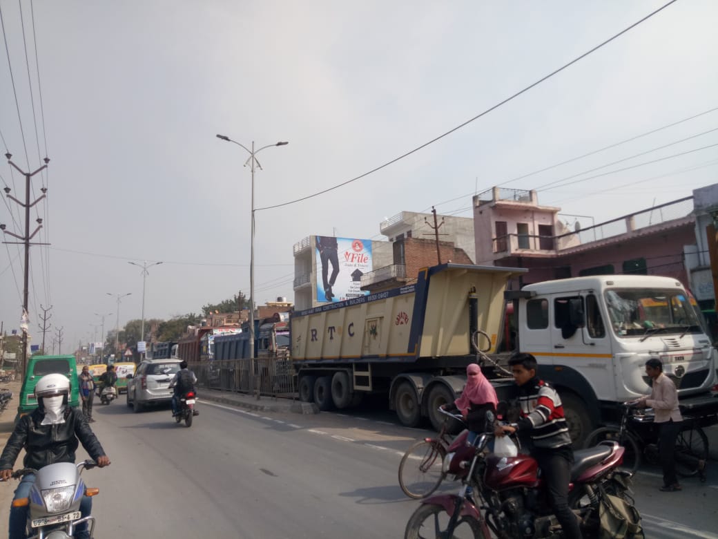 नौबस्ता में कानपुर हमीरपुर रोड पर लगा भीषण जाम